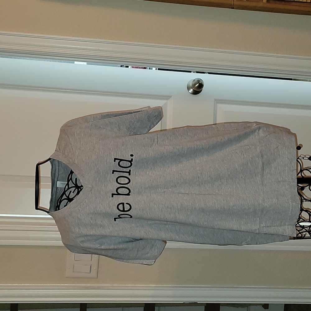 Be Bold v-neck tee